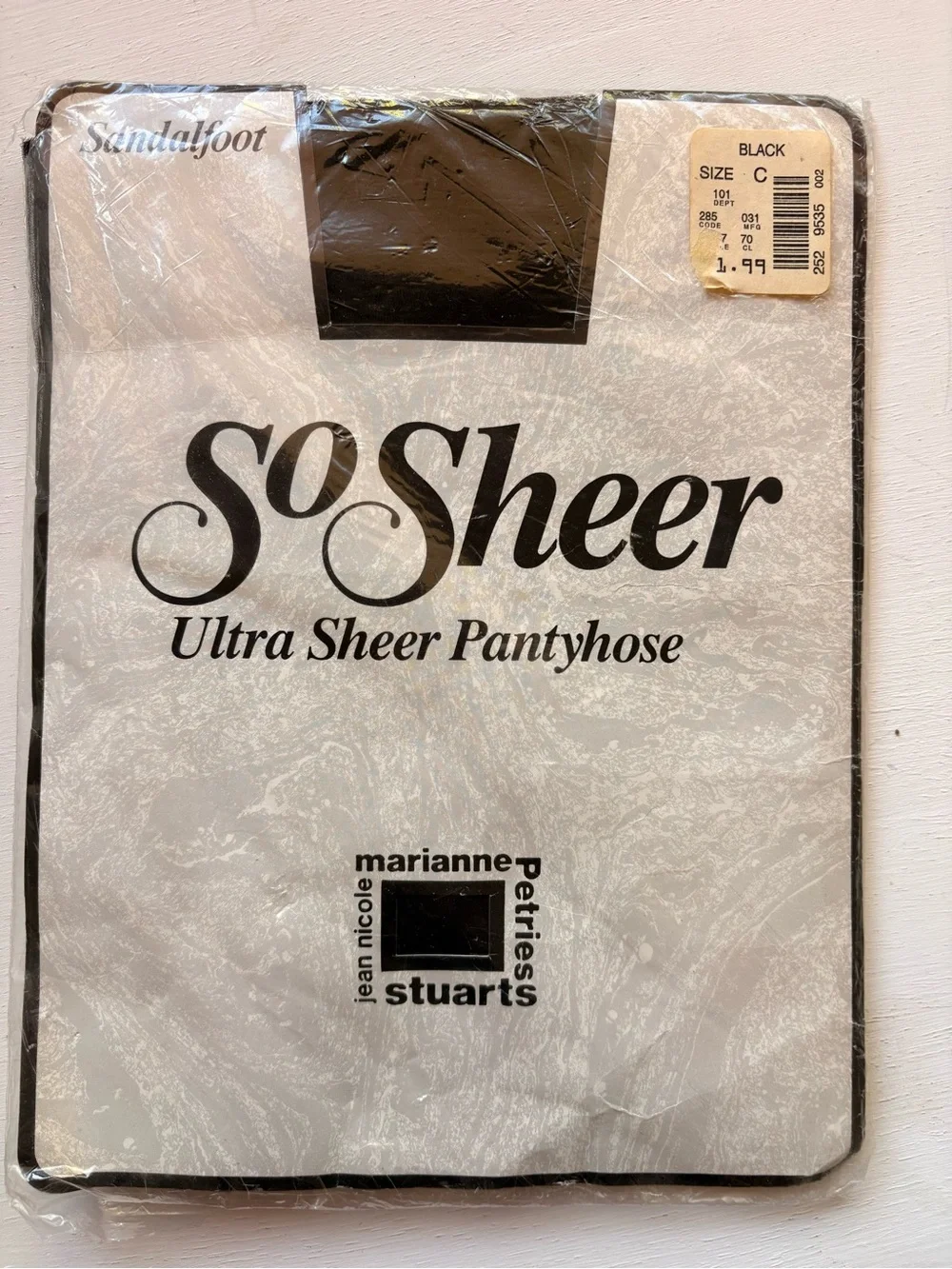 So Sheer Ultra Sheer Pantyhose by - Black